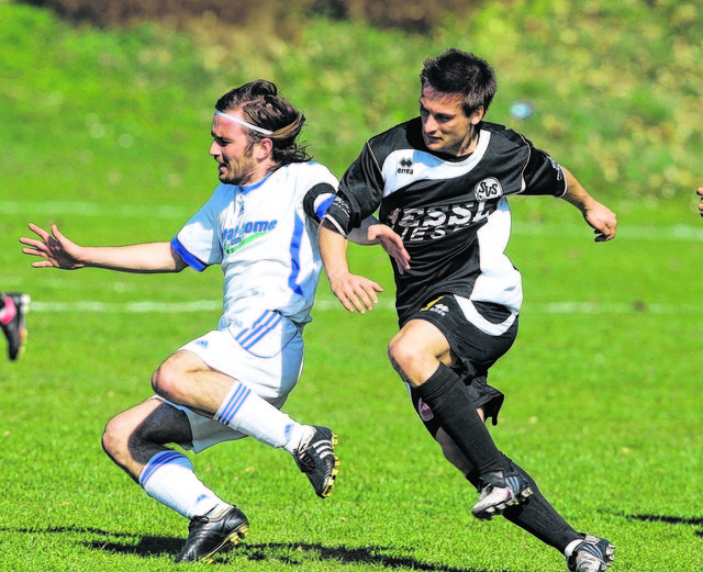 Manuel Plattner (rechts) erzielte im KFV-Cup gegen den SV Penk zwei Treffer beim 4:2-Auswärtssieg für den SV Spittal | Foto: Kuess