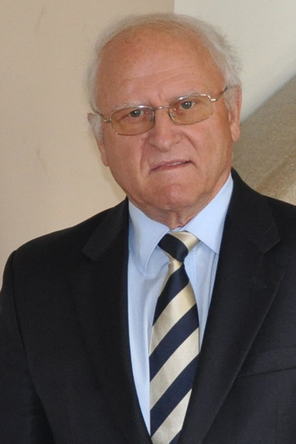 Der Präsident des AbsolventInnenvereines der Medizinischen Universität Innsbruck, Prof. Raimund Margreiter, lädt zur Podiumsdiskussion.