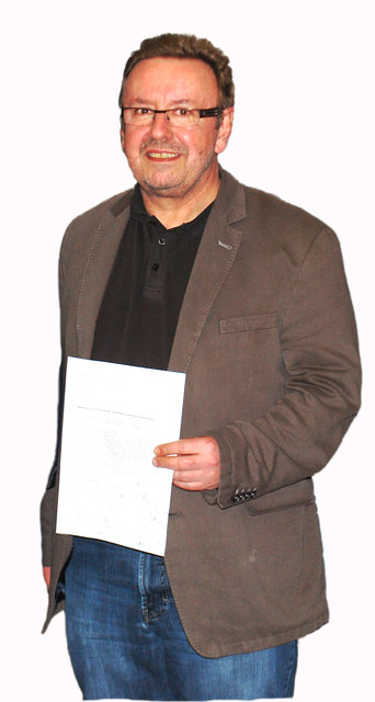 Münzkirchens Bürgermeister Helmut Schopf mit der Parte-Resolution der Schärdinger Bezirks-SPÖ. | Foto: SPÖ Schärding