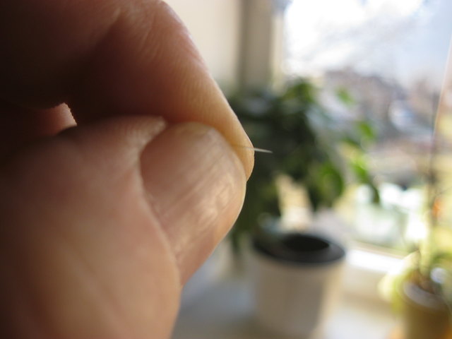 Schmerzen bereiten, ganz schlimm wens hiterm Fingernagel is