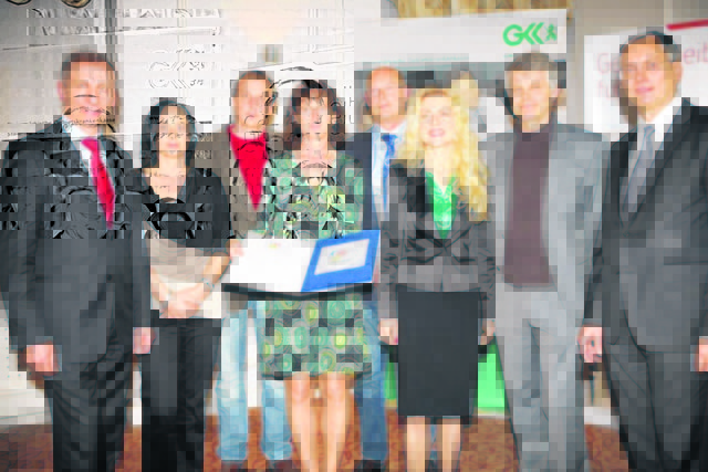 Hochrangige Ehrengäste, an der Spitze Minister Alois Stöger, gratulierten der LEO GmbH zum Gesundheitssiegel. Foto: KK