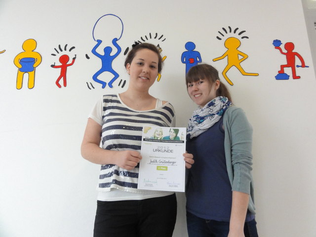 Die HLW-Schülerinnen Judith Grüllenberger (li.) und Tamara Schützeneder holten Top-Plätze bei Sprachenwettbewerben. | Foto: HLW