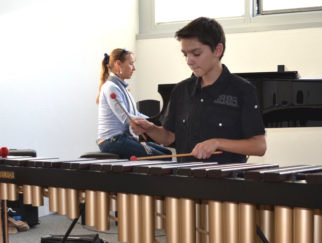 v.l. Astrid Pacetto am Klavier und Alexander Pichler am Xylophon