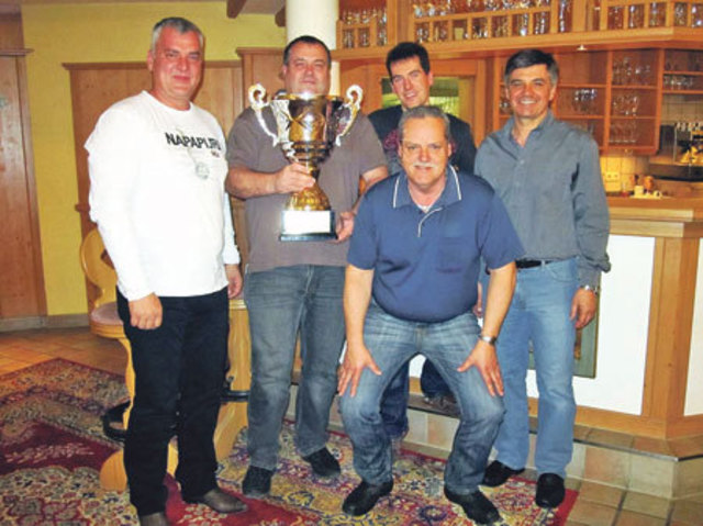 Siegerehrung im Gsölserhof Kirchberg: Werner Schauer, Christian Liendl, Manuel und Bruno Röhrenböck, Wolfgang Gsöls (v.l.)