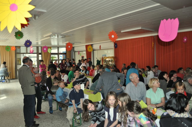 Viele ZuhörerInnen waren in die Aula der Neuen Mittelschule gekommen