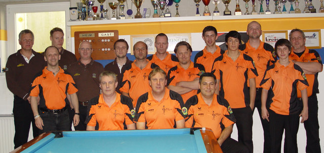 Im Bild: 3 Kampfmannschaften (Orange-Dress) des SBCI mit LPT-Innsbruck
