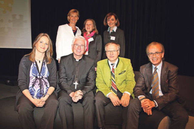 Claudia Pein, Franz Lackner, Josef Ober, Kurt Deutschmann (v.v.l.), Andrea Kainrath, Regina Trummer und Beatrix Lenz (h.v.l.). Foto: WOCHE