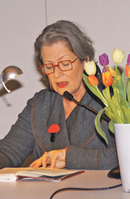 Autorin Susanne Scholl las in Feldbach aus ihrem Buch „Allein zu Hause“.