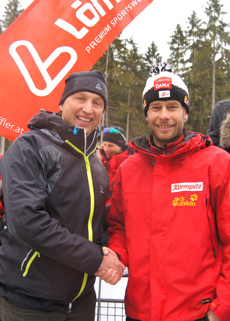 Löffler-Geschäftsführer Otto Leodolter mit Biathlet Daniel Mesotitsch. | Foto: Löffler