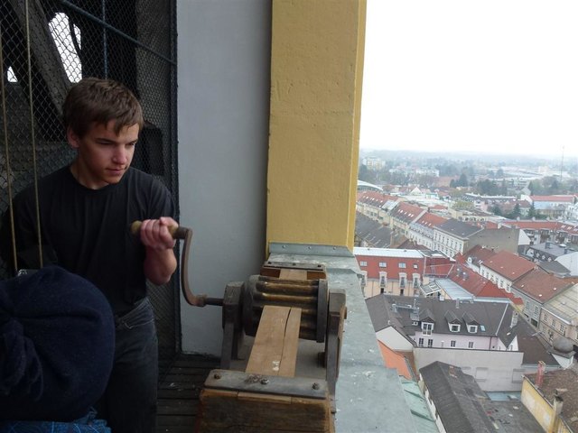 Die große Ratsche am Kirchturm