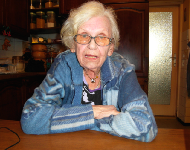 Hildegard H. ist enttäuscht. Eine langfingrige Pflegerin soll sie um Geld und Schmuck gebracht haben.