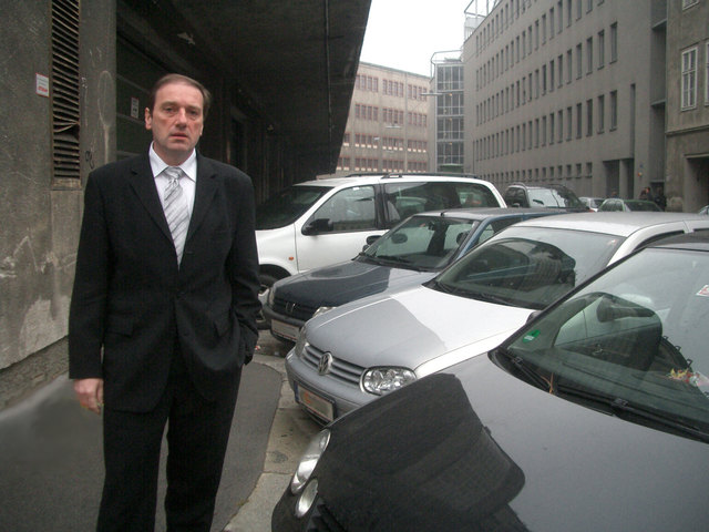 Hotspot Gasgasse: Bezirkschef Gerhard Zatlokal will das Parkplatz-Problem in den Griff bekommen.