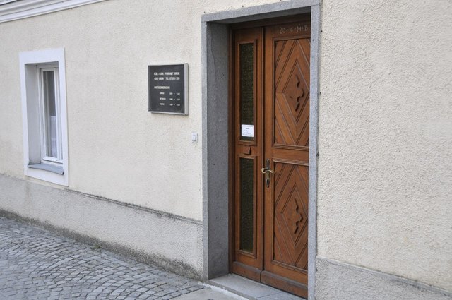 ein verschlossenes Tor - folgt nach der Grabesruhe eine Auferstehung?