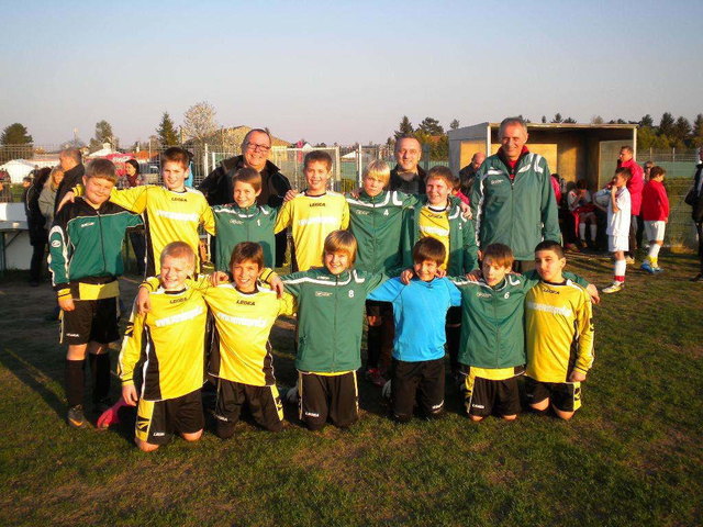 Stehend: W.Schwarz, C.Zöchling,L.Puchwein,A.Schaffer,S.Cermak,O.Maslak, 1.Reihe: M.Mayer, J.Lindmaier, J.Reiter, Lucas Kosik, T.Sild, C.Bucaklar; Trainer: W.Schaffer ; Str.R.W.Kölsch