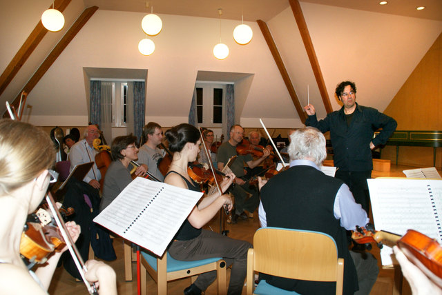 Die Streicher der Hausruck Philharmonie proben für Beethovens neunte Sinfonie.