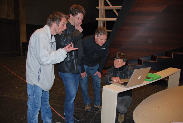 Arbeitssitzung mit Regisseur Markus Plattner,Lichtdesigner Ralf Wapler Spielleiter Erwin Thrainer und Bühnenbildnerin Annelie Büchner.