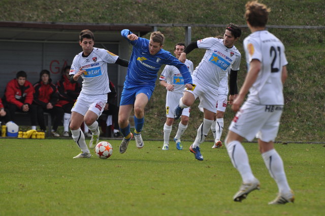 In Ballnähe war Hall meist in der Überzahl.