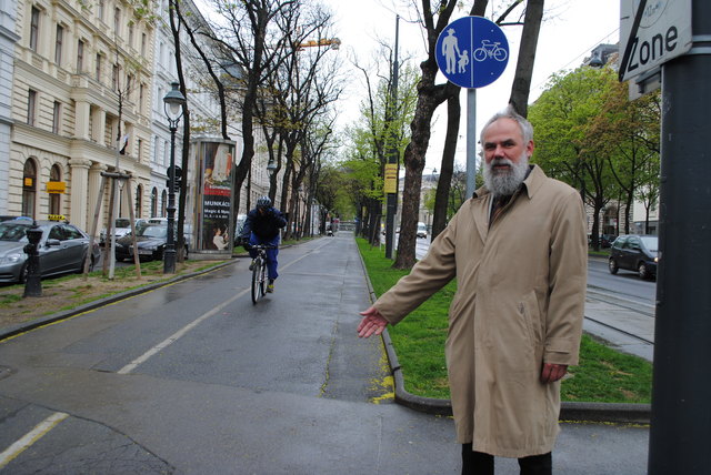 Georg Fürnkranz: "Radfahrer sind oft zu schnell. Bodenschwellen sollen ein Abbremsen bewirken und vor Unfällen schützen."