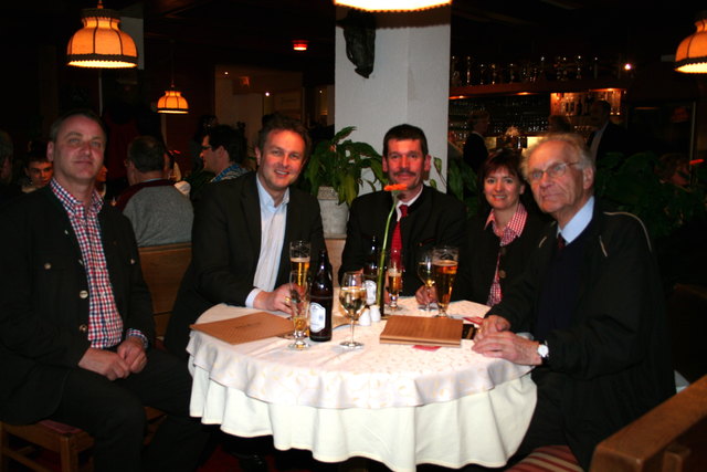 Vize-Bgm. Gerhart Eberl, Landeskapellmeister Hermann Pallhuber, Bgm. Manfred Leitgeb mit Gattin und Ehrenlandesverbandsobmann Herbert Ebenbichler
