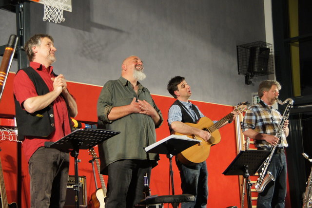 Die Querschläger begeisterten bei ihrem Konzert in St. Johann die rund 200 Besucher  mit ihren musikalisch- kabartettistischen Darbietungen.