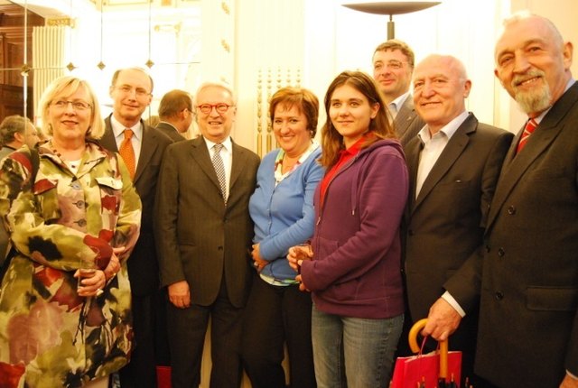 Josef „Joe“ Weidenholzer (2. v. r.) mit politischen Vertretern aus halb Europa beim Willkommensfest im Wiener Haus in Brüssel. | Foto: privat