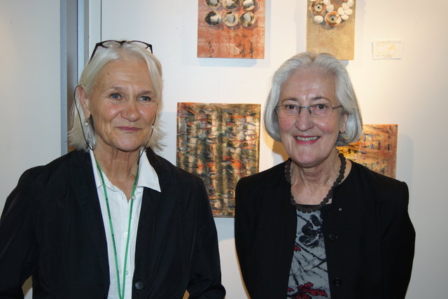 Sabine Gerstacker (li) und Christine Bandmann präsentieren sich in der SCOLARTA „Im Dialog“.  Foto: Kalss