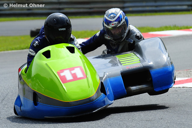 Peter Kimeswenger und Markus Billich rasten mit ihrem F2-Gespann durch die Kurven auf der berühmten Rennstrecke in Belgien, Spa Francorchamps.