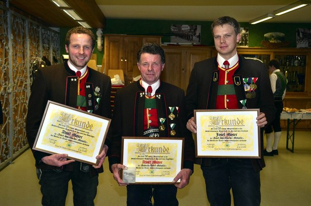 Familie Moser "Endfeld" feiert 100 Jahre Schützen