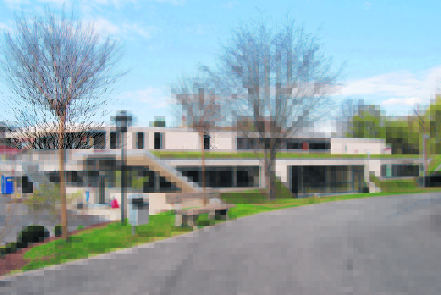 Am 29. April wird der Bau, der ob vieler raffinierter Details perfekt ins Ortsbild passt, eröffnet.