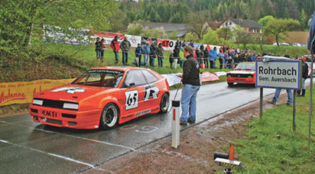 Rallyepiloten mit Benzin im Blut jagten ihre Boliden in Auersbach den Berg hinauf.