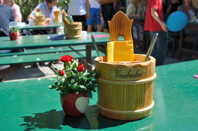 Beim Traditionsheurigen Wambacher traf man sich zum Frühlingsfest.