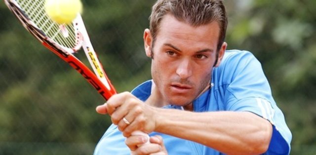 Zur Tradition im Sportgeschehen des Bezirks gehört mittlerweile auch das Mattighofner Frühjahrstennisturnier. Zum 16. Mal traten heuer einige der besten Spieler des Landes gegeneinander an. Lukas Hejhal und Dennis Novak sowie Mario Haider-Maurer und Maximilian Raditschnigg traten im Semifinale standen sich im Finale gegenüber. Novak und Haider-Maurer (Bild)  blieben im Finale übrig. Hier konnte letzterer überzeugen und nahm zum zweiten Mal  den Sieg mit nach Hause. | Foto: Verein