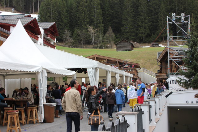 ...und auch in der Romatik-Champagnerhütte und im Zelt davor