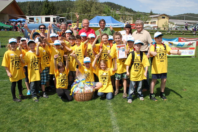 LHStv. Peter Kaiser gratuliert der Alpe Adria Volksschule Völkermarkt zum Sieg bei der Kindersicherheitsolympiade im Bezirk Völkermarkt. „Gefahren lauern überall. Umso wichtiger ist es, schon die Kleinsten auf die Gefahren im Alltag aufmerksam zu machen und ihnen zu zeigen, wie man sich in verschiedenen Situationen richtig verhält. Mit der Kindersicherheitsolympiade sollen die Kinder lernen, Unfälle zu vermeiden bzw. sich im Notfall richtig zu verhalten“, betonte Kaiser.