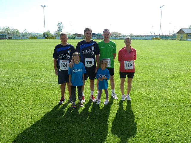 Das Team des Sport Club Neustift im Felde v.l.h.Weidemann Nico, Bauer Jo, Doblinger Andreas, Weidemann Marion, v.v.l. Weidemann Lea, DoblingerSarah