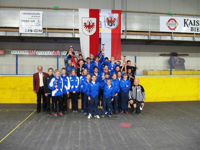 Alle Mannschaften und Offiziellen auf einen Blick.