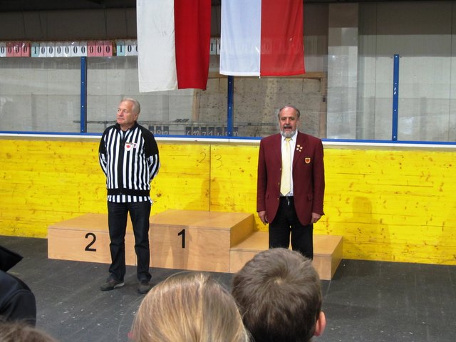 TLEV. Vizepräsident Alois Leitner gratuliert den Schülerinnen und Schülern zu den Topleistungen und dankt den Betreuern für ihren Einsatz. Der große Applaus der Kinder, galt dann den Vizepräsidenten den Offiziellen sowie den Eltern und Betreuern.