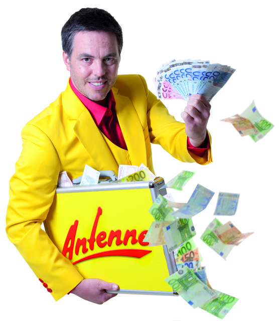 Der Antenne Moneyman macht wieder die Steiermark unsicher und hat einen gefüllten Geldkoffer im Gepäck.