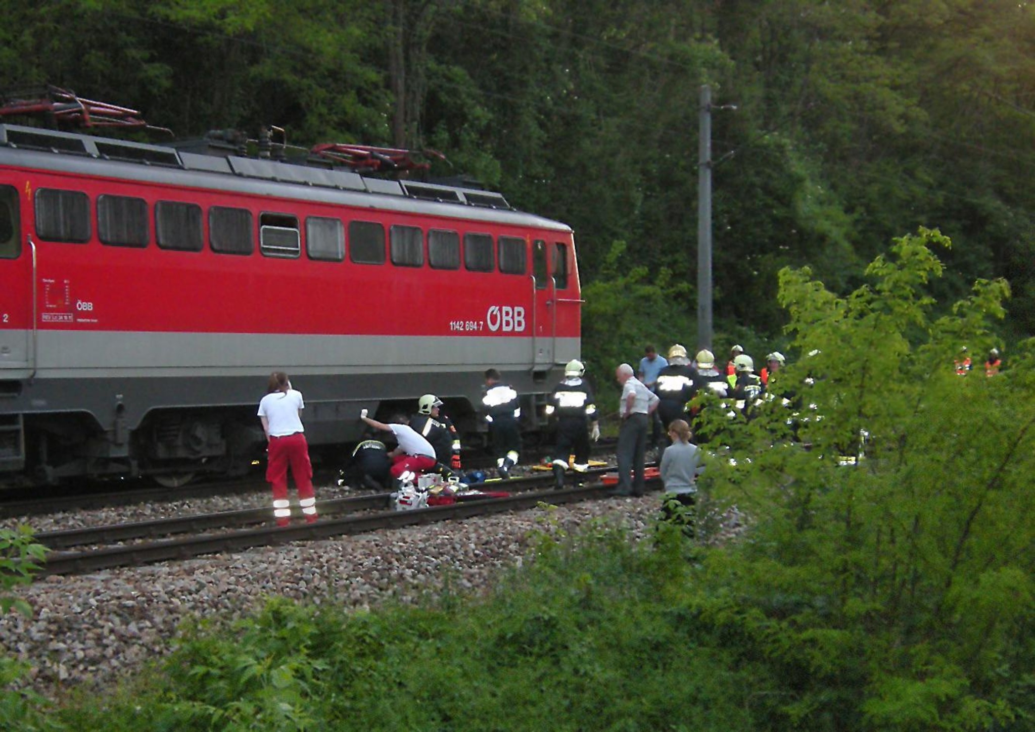 12jähriger von Zug überrollt: Dramatische Rettungsaktion in Kritzendorf