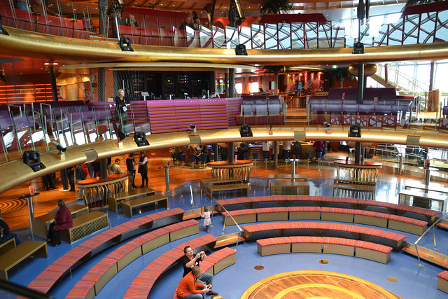 Welcome on Bord - Theatrium auf dem 70.000 BRT´er AIDA Luna