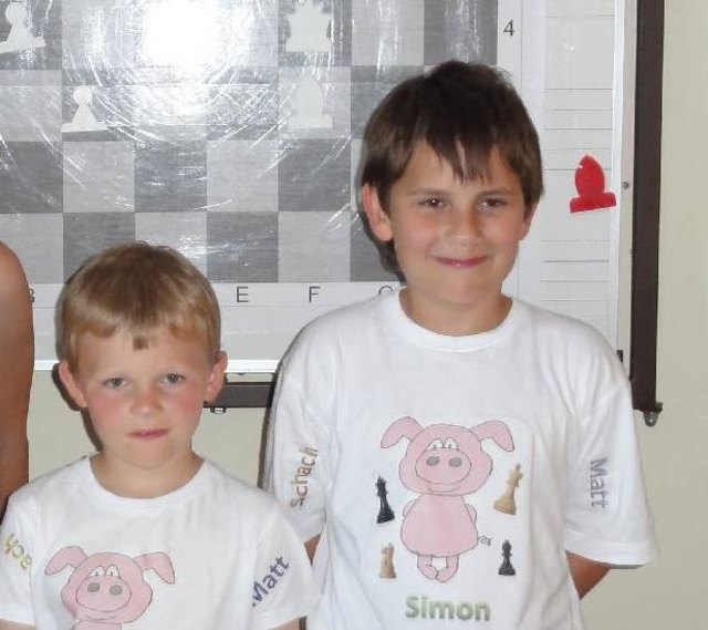 Schülerliga-Gesamtsieger in den Gruppen U10 und U12 v.l. Spreitzer Elias, Reitinger Simon