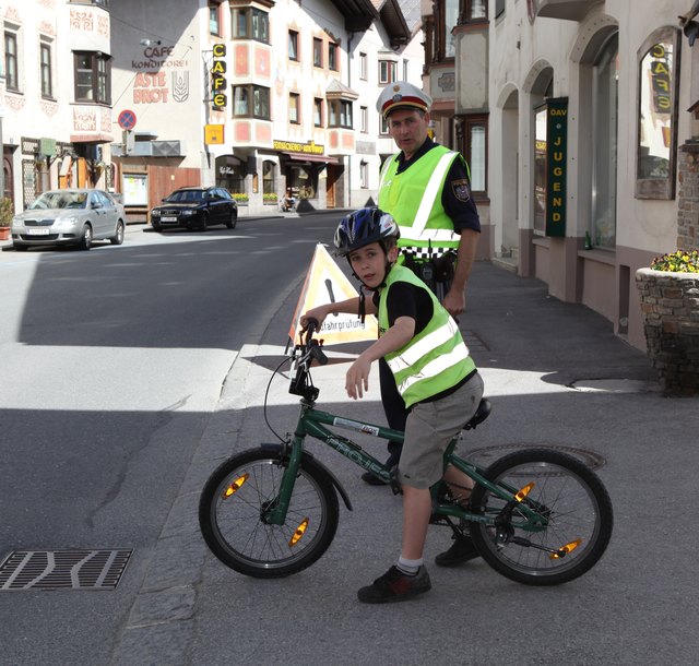 Stefan hat zu seinem Geburtstag die Radfahrprüfung bestanden. Happy Birthday Stefan.
