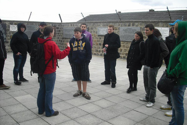 Jugendliche aus Braunau und Enns informierten sich über die Verbrechen im ehemaligen Konzentrationslager Mauthausen. | Foto: ÖGJ
