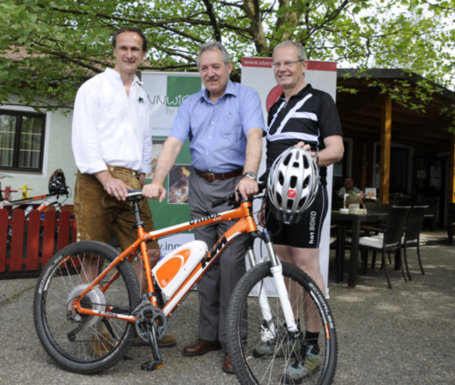 InnWirtler Herbert Karer, Tourismuslandesrat Viktor Sigl und Karl Pramendorfer, Vorstand des OÖ Tourismus. | Foto: OÖ Tourismus