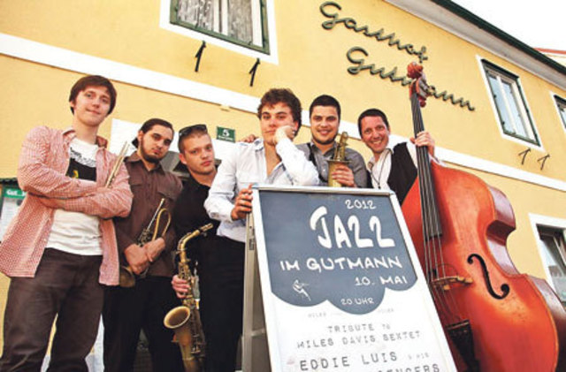 Die Bebop-Ära von Miles Davis ließen „Eddie Luis & his Jazz Passengers“ im Gasthof Gutmann in Mureck wieder aufleben. Foto: WOCHE