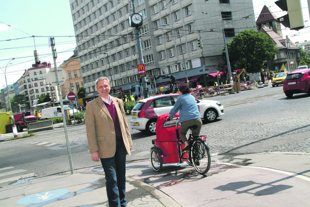 Manfred Junek an der Kreuzung Am Tabor zur Taborstraße, die neu gestaltet wird.