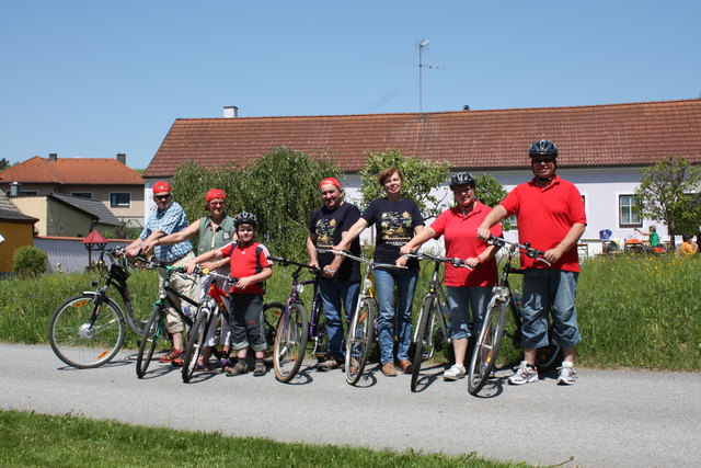 Eine zufriedene Radlergruppe aus: Schrems, Reibers und Thaya