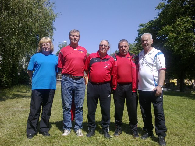 Der ESV Naturfreunde Traiskirchen mit den Aushilfen des 1. ESV Bad Fischau-Brunn - v.l.n.r.: Elfi Tiefenbrunner, Peter Köstinger, Leo Tomasini sen., Wolfgang Heyderer und Walter Wieser