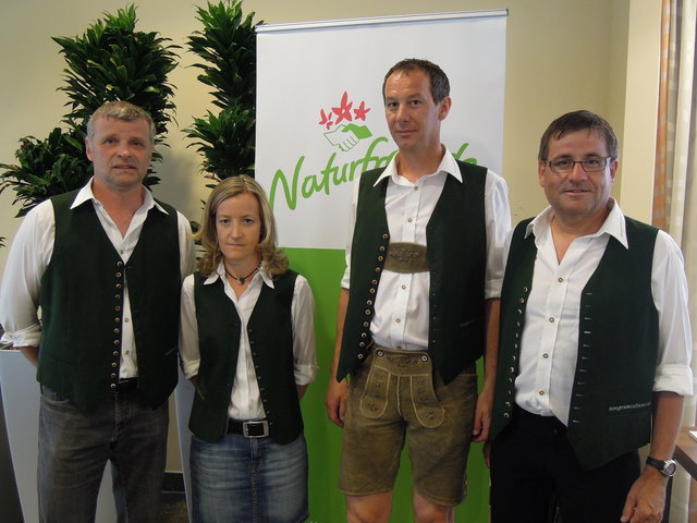 Manfred Spitzbart, das Geburtstagskind Sylvia Holzinger, Harald Buchinger, Kindermarathon-Verantwortlicher Wolfgang Dutzler.
