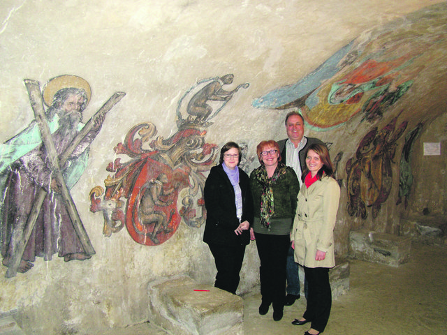 Johanna Walch, Johanna Luger, Obmann Bürgermeister Ignaz Knoll und Beate Zach (von links). Am Sonntag, 27. Mai, wird die Sonderausstellung „500 Jahre Fresken“ in Altenburg eröffnet. | Foto: Privat